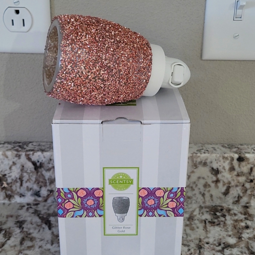 Brand new rose gold Scentsy mini warmer